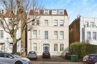 Luxury 2-Bed Flat with Garden in Hampstead Mansion
