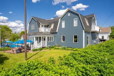 The Lighthouse Inn & Suites