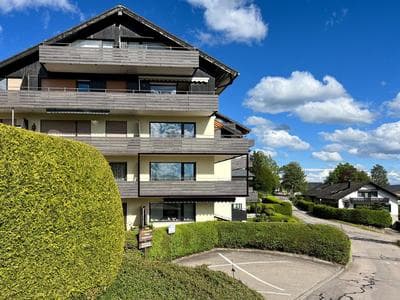 Panoramablick mit Schwimmbad und Sauna