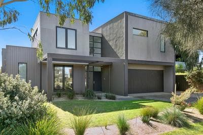 Gorgeous 4 Bedroom House with Swimming Pool - Pet Friendly