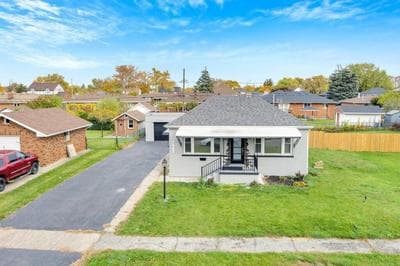 stylish house in south windsor-2 bedrooms
