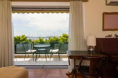 Spacious Apt Next to Marina Flisvo
