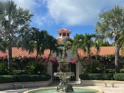 Extra spacious oceanview condo 5 min from pristine beach