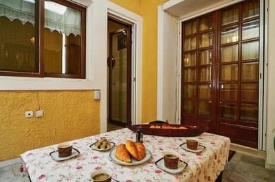 Spacious central apartment wh free parking spaces