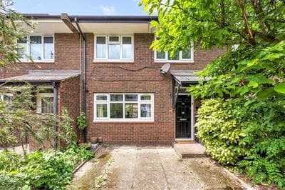 4-bedhouse with parking in Greenwich! Sleeps 10!