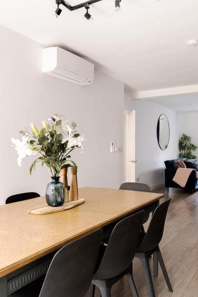 Urban Luxury 4-Bed Retreat Explore And Relax