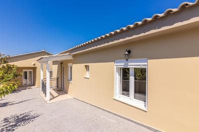 The 2 Bedroom Hideaway - Casteliana I