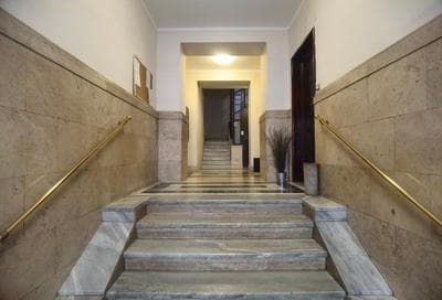 Metro Lodi Apartment