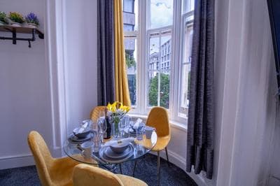 Elegant 3 Bedroom Apartment on Oxford Street Luxury Living in Central London 2GC