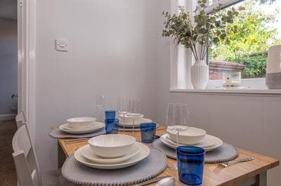 Contractors Business Families Relocation Accommodation enjoy Fast WiFi Large Screen Smart TV and SKY Sports in this Spotless Ground Floor apartment