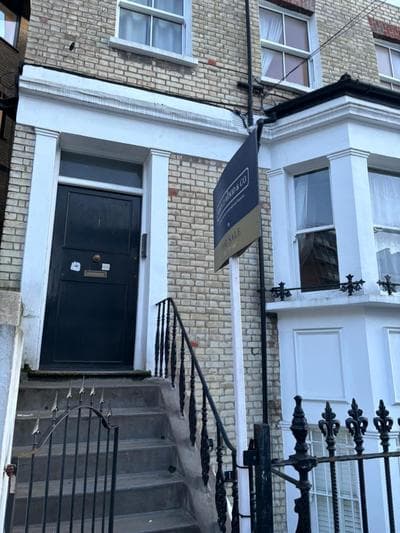 Victorian modern two bedrooms flat in West Kensington with London skyline view