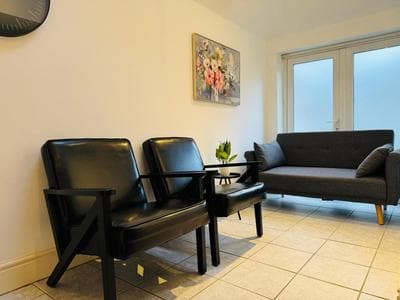 Falcon - 2 Bedroom Ground floor flat in Central London