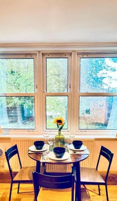 Cosy Flat Near Tower Bridge and Shard