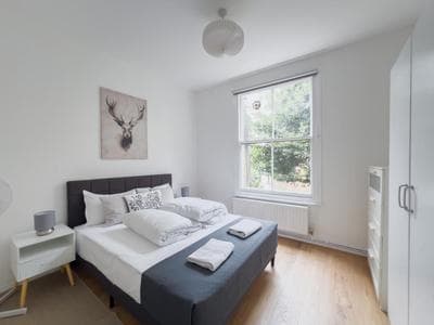 Pleasant 1 Bedroom Camden Apartment -on 1st Floor