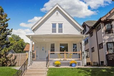 Belleview House - Charming Pet-Friendly 3-BR Home, Backyard, Firepit