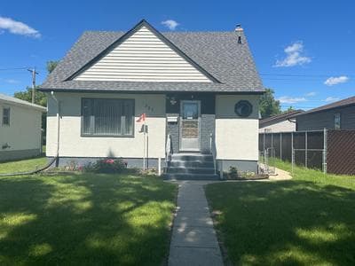 Spotless 2 Bedrooms Suite 2 in Winnipeg