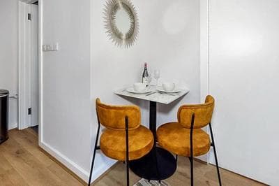 Cosy Studio Shepherds Bush Steps to Tube - Pass The Keys