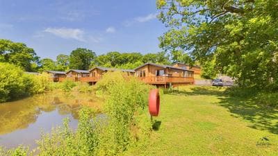 Poppy An Immaculate Lake side Lodge the Perfect Retreat, Sleeps 4