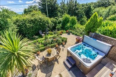 Ferien-Cottage mit Grillplatz im privaten Wintergarten