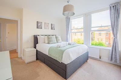 Elegant 2-Bedroom Flat in London