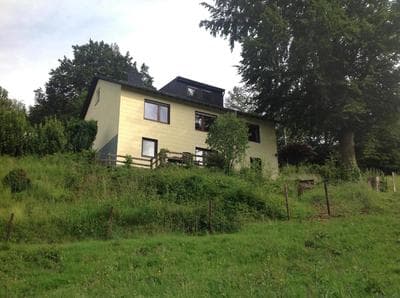 Großes, modernes Ferienhaus mit Terrasse