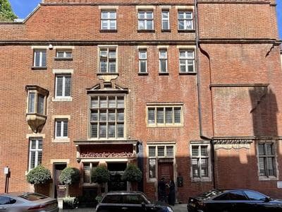 Luxury Suite in Cadogan Square 1