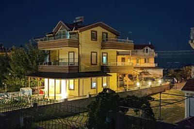 Ayvalık Altınova Denize Sıfır Tripleks Yazlıık Villa