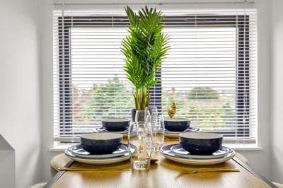 LUX 5 occupancy london flat free parking & views