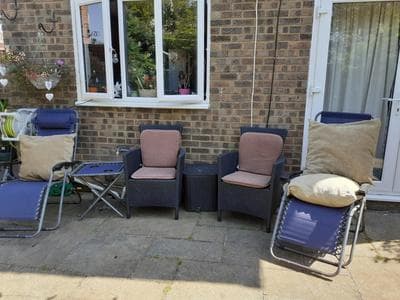 Home from home Single or double room Netflix or Virgin TV Wifi & free parking