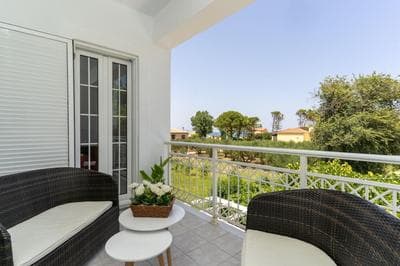 Epsilon Studios - 100m from the beach, by ZanteWize