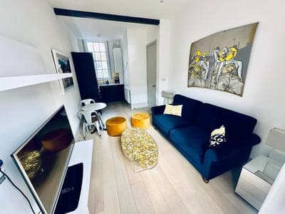 Gorgeous apt on Portobello Rd in Nottinghill