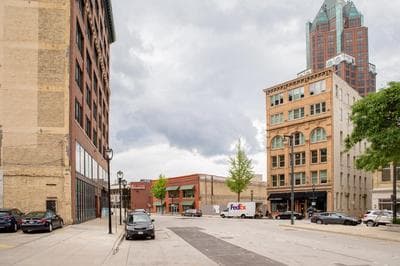 Flexhome Westown 2BR RS3 in Fiserv and Theater District