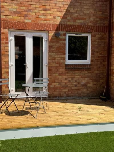 Beckton Home with Free Parking