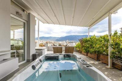 Luxurious penthouse with Jacuzzi