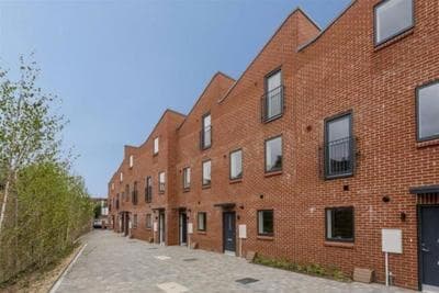 Uttsav Green - Affordable LONDON ZONE 3 - Accessible Public Transport