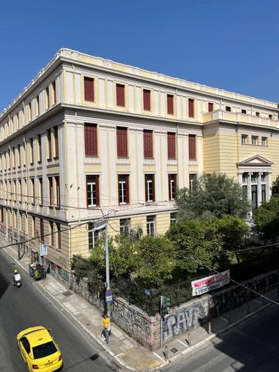 Spacious Athenian 2 Bedroom Apartment Next Metro and Museum