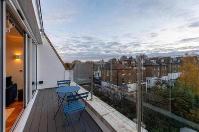 Stunning Hampstead Home RH9