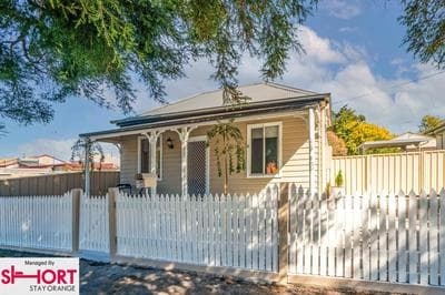 Bright, Cosy Cottage Central To Town - CBD