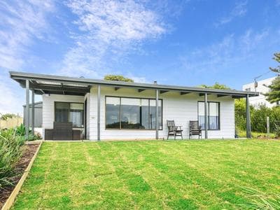 Port Elliot Coastal Cottage - 18 Handby Street,Port Elliot, No Linen Included