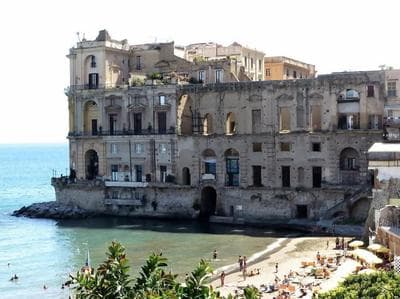 Donn'Anna - appartamento sul mare by Italianhost
