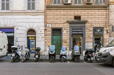 Cavour 172 - Monti Apartment near Colosseum by RHR