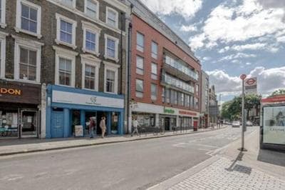 Unbeatable location in Camden-spacious studio flat