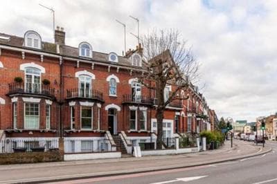 Lovely 2-bed flat next to Oval Cricket Ground