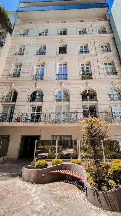Bello departamento con patio en PB con amenities