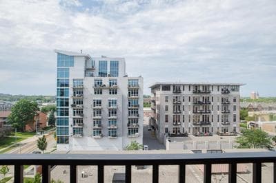 Flexhome East Side 1BR NO8 with Balcony Pool Gym