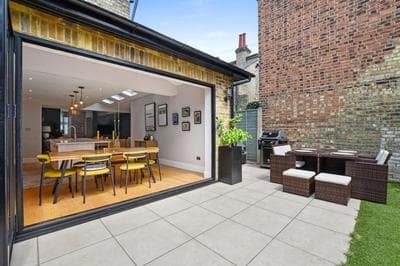 Modern 4 Bedroom Family Home in Highbury, Central London