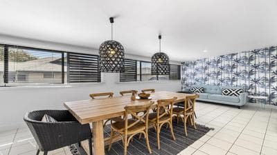 Luxe Jetty Apartment - Stylish, Walk to Beach & Cafes