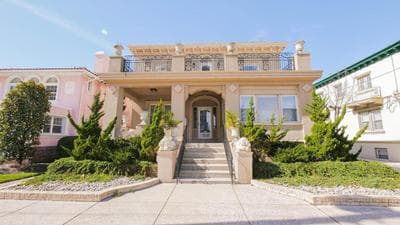 Luxe Beach Estate - 4 Bedrooms and 3 Bathrooms