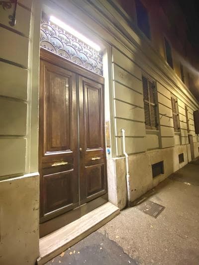 Queen of Rome Luxury Rooms