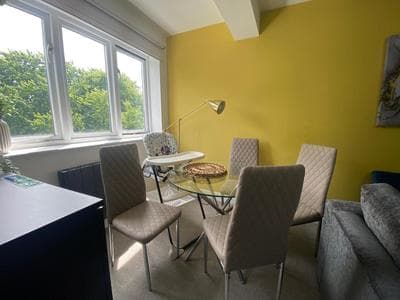 Family-Friendly 2-Bed, 2-Bath Xmas Home - Book Now!